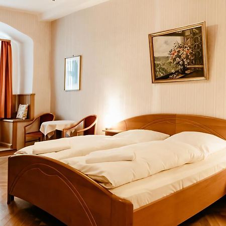 โฮเต็ล-กาสท์โฮฟ โกลเดเนอร์ ไกรเฟิน Hotel โรเทนบวร์ก อ็อบ แดร์เทาเบอร์ ภายนอก รูปภาพ