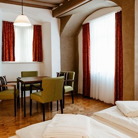 โฮเต็ล-กาสท์โฮฟ โกลเดเนอร์ ไกรเฟิน Hotel โรเทนบวร์ก อ็อบ แดร์เทาเบอร์ ภายนอก รูปภาพ