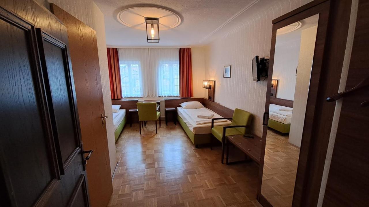 โฮเต็ล-กาสท์โฮฟ โกลเดเนอร์ ไกรเฟิน Hotel โรเทนบวร์ก อ็อบ แดร์เทาเบอร์ ภายนอก รูปภาพ