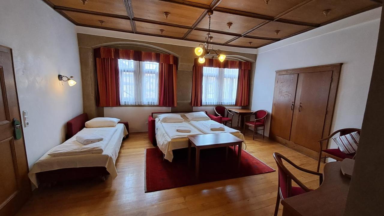 โฮเต็ล-กาสท์โฮฟ โกลเดเนอร์ ไกรเฟิน Hotel โรเทนบวร์ก อ็อบ แดร์เทาเบอร์ ภายนอก รูปภาพ
