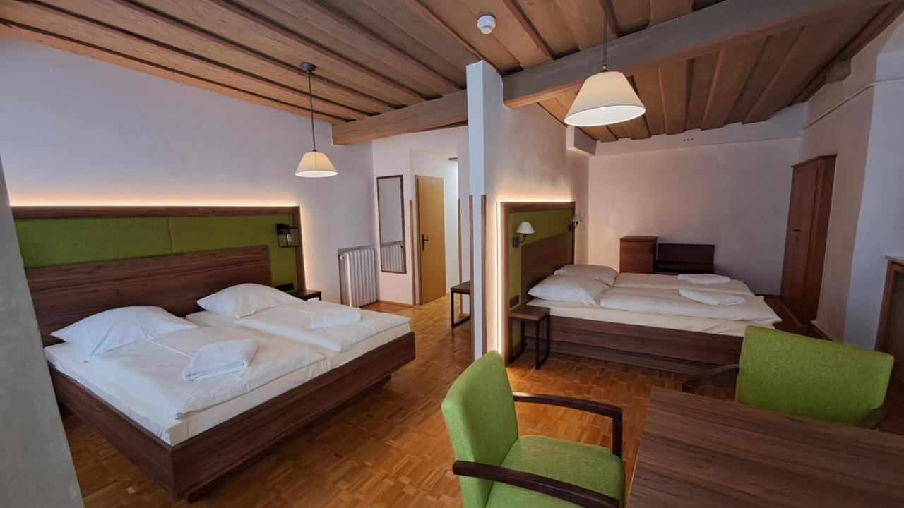 โฮเต็ล-กาสท์โฮฟ โกลเดเนอร์ ไกรเฟิน Hotel โรเทนบวร์ก อ็อบ แดร์เทาเบอร์ ภายนอก รูปภาพ