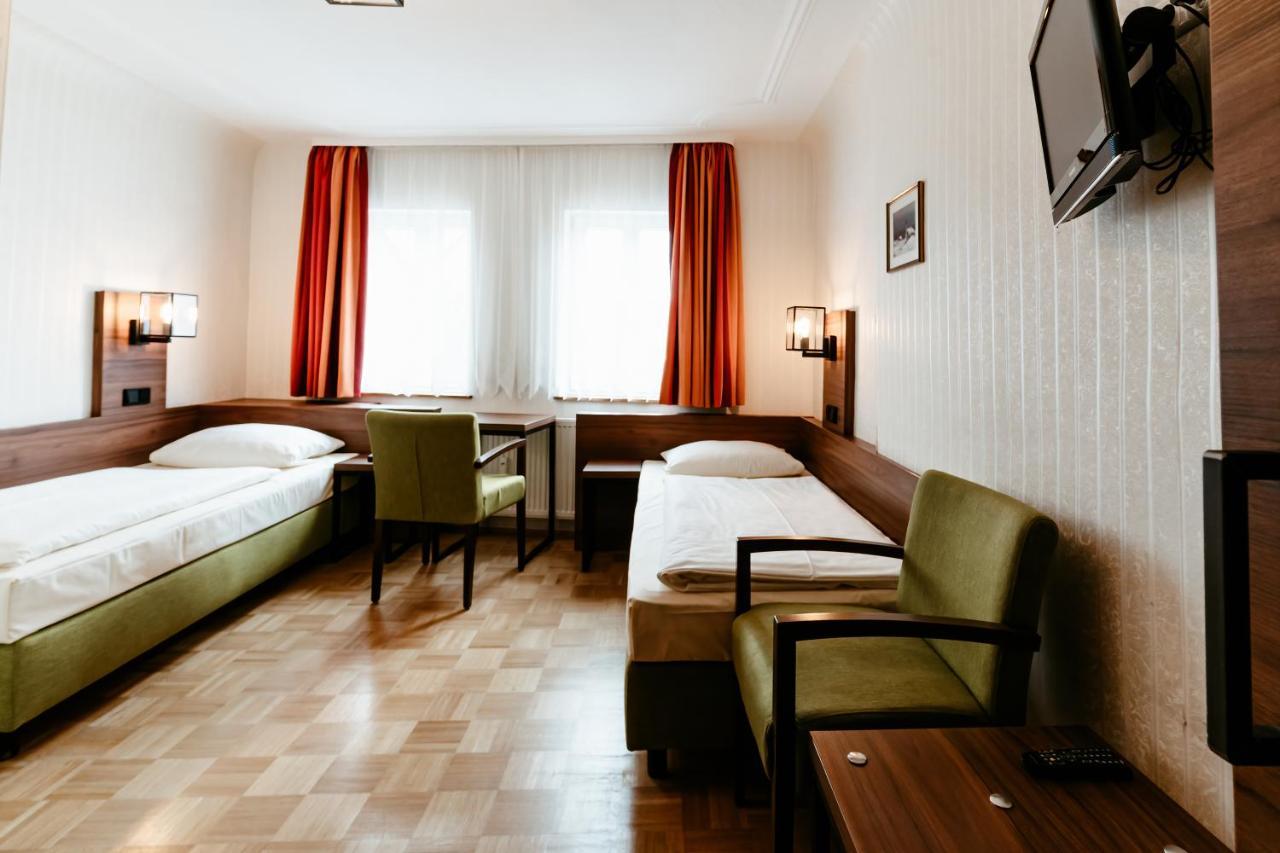 โฮเต็ล-กาสท์โฮฟ โกลเดเนอร์ ไกรเฟิน Hotel โรเทนบวร์ก อ็อบ แดร์เทาเบอร์ ภายนอก รูปภาพ