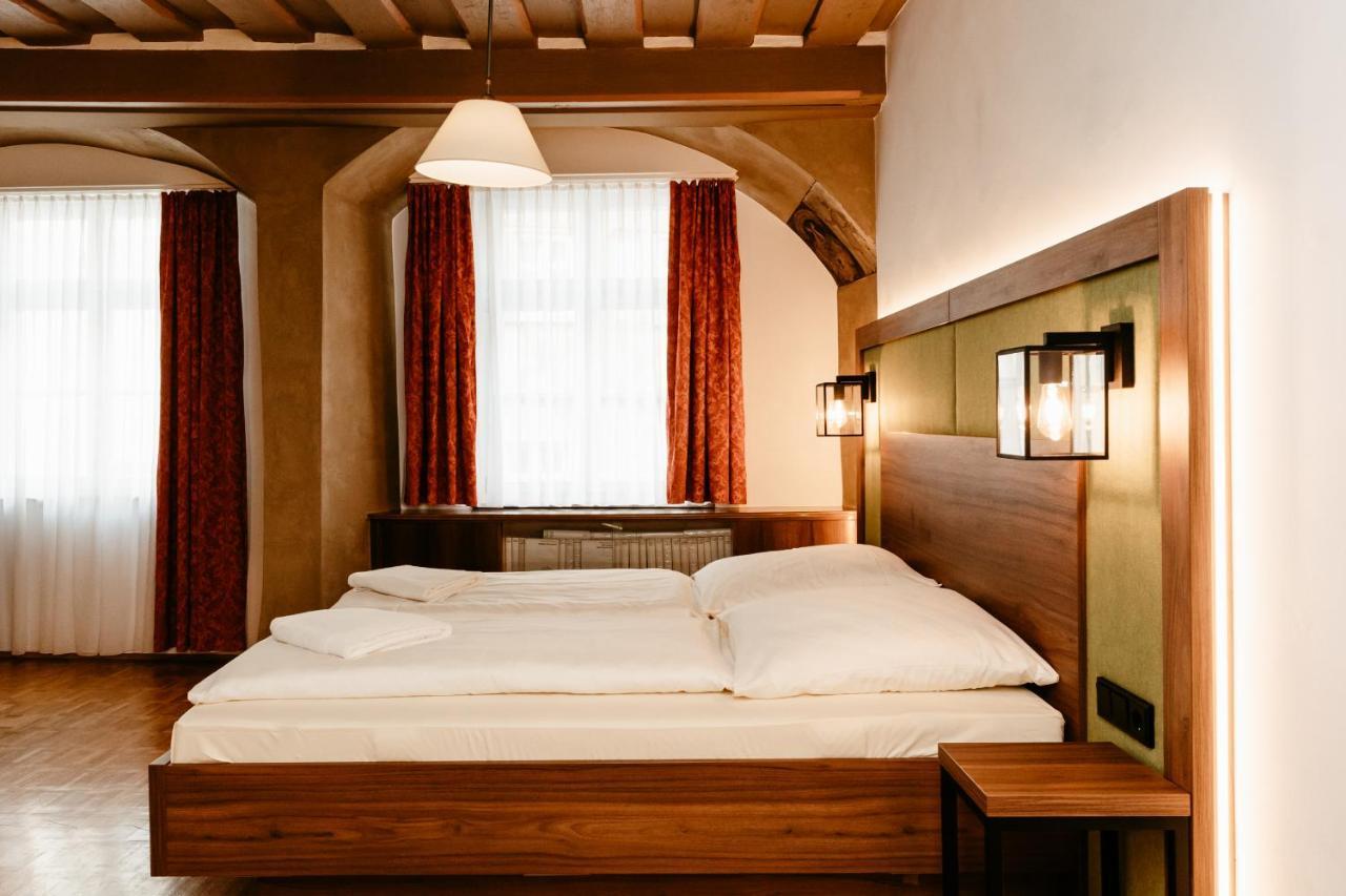 โฮเต็ล-กาสท์โฮฟ โกลเดเนอร์ ไกรเฟิน Hotel โรเทนบวร์ก อ็อบ แดร์เทาเบอร์ ภายนอก รูปภาพ