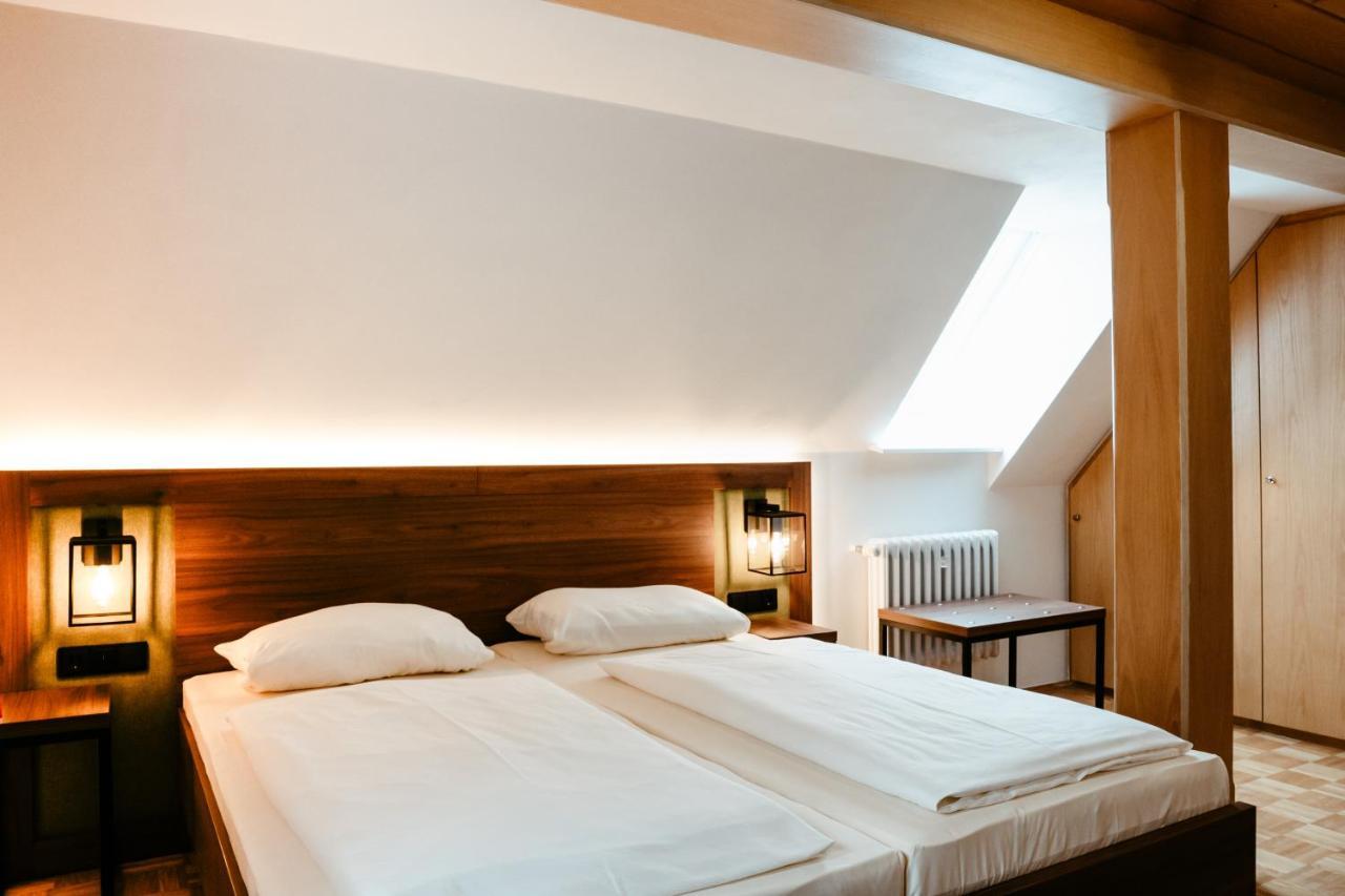 โฮเต็ล-กาสท์โฮฟ โกลเดเนอร์ ไกรเฟิน Hotel โรเทนบวร์ก อ็อบ แดร์เทาเบอร์ ภายนอก รูปภาพ
