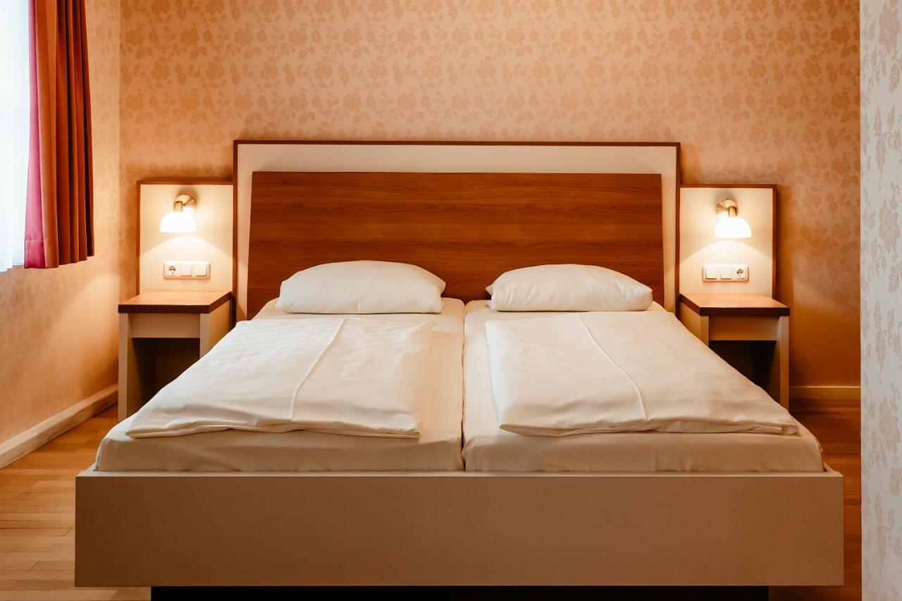 โฮเต็ล-กาสท์โฮฟ โกลเดเนอร์ ไกรเฟิน Hotel โรเทนบวร์ก อ็อบ แดร์เทาเบอร์ ภายนอก รูปภาพ