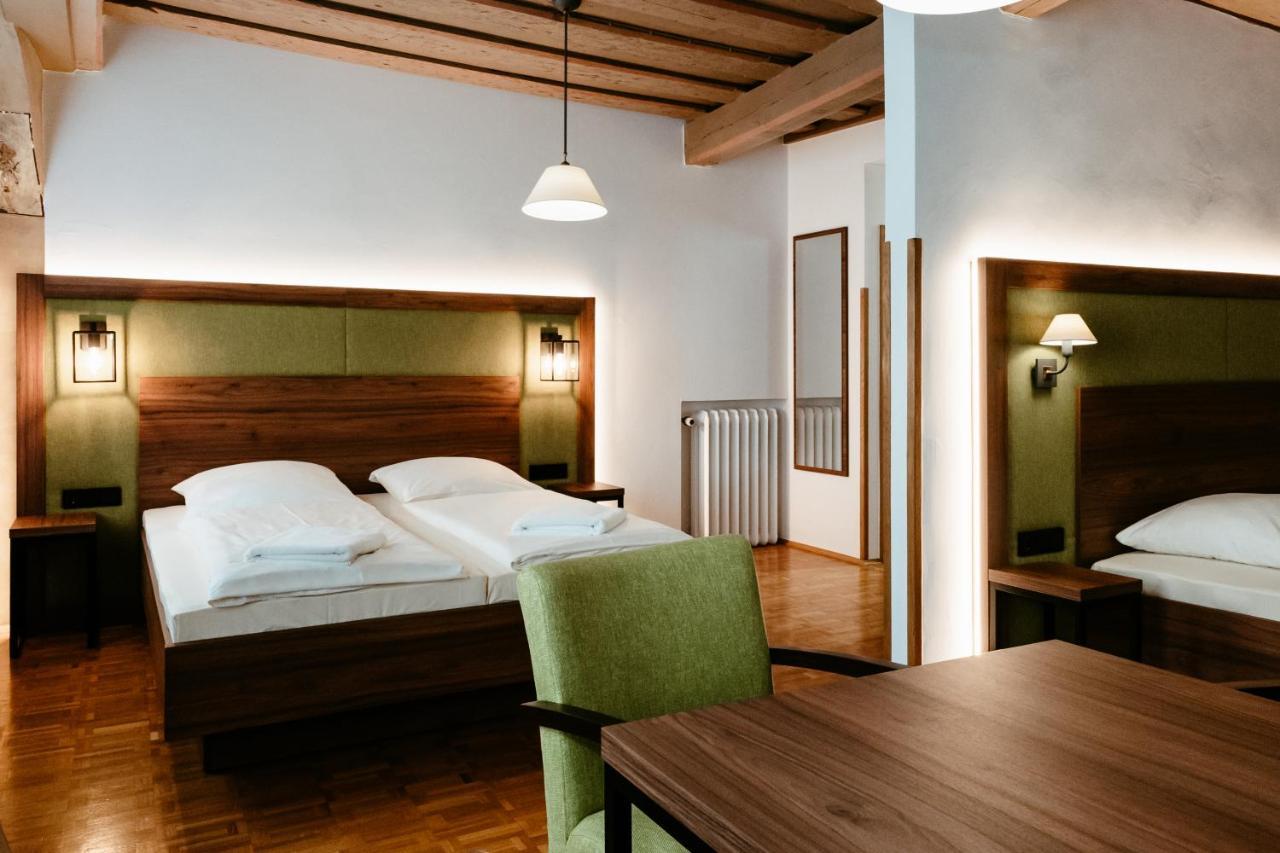 โฮเต็ล-กาสท์โฮฟ โกลเดเนอร์ ไกรเฟิน Hotel โรเทนบวร์ก อ็อบ แดร์เทาเบอร์ ภายนอก รูปภาพ