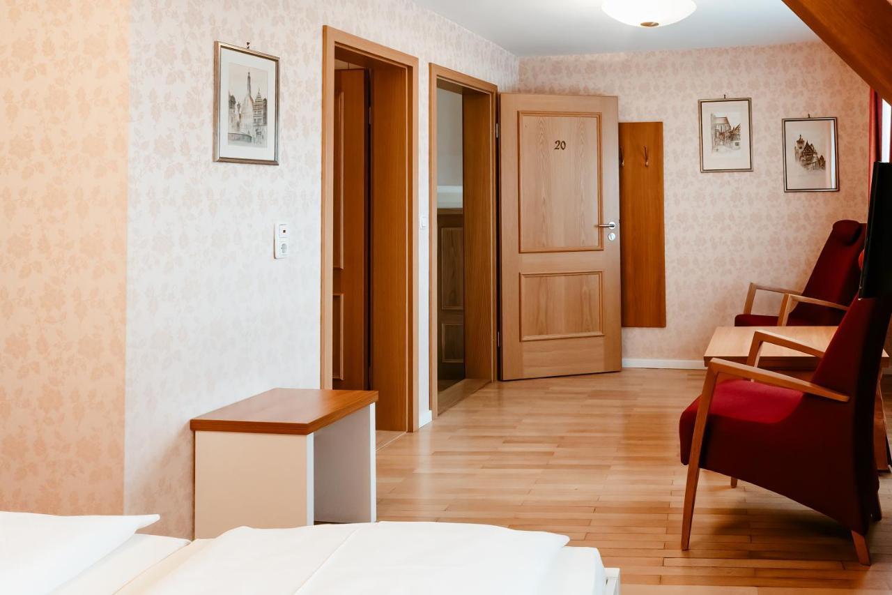 โฮเต็ล-กาสท์โฮฟ โกลเดเนอร์ ไกรเฟิน Hotel โรเทนบวร์ก อ็อบ แดร์เทาเบอร์ ภายนอก รูปภาพ