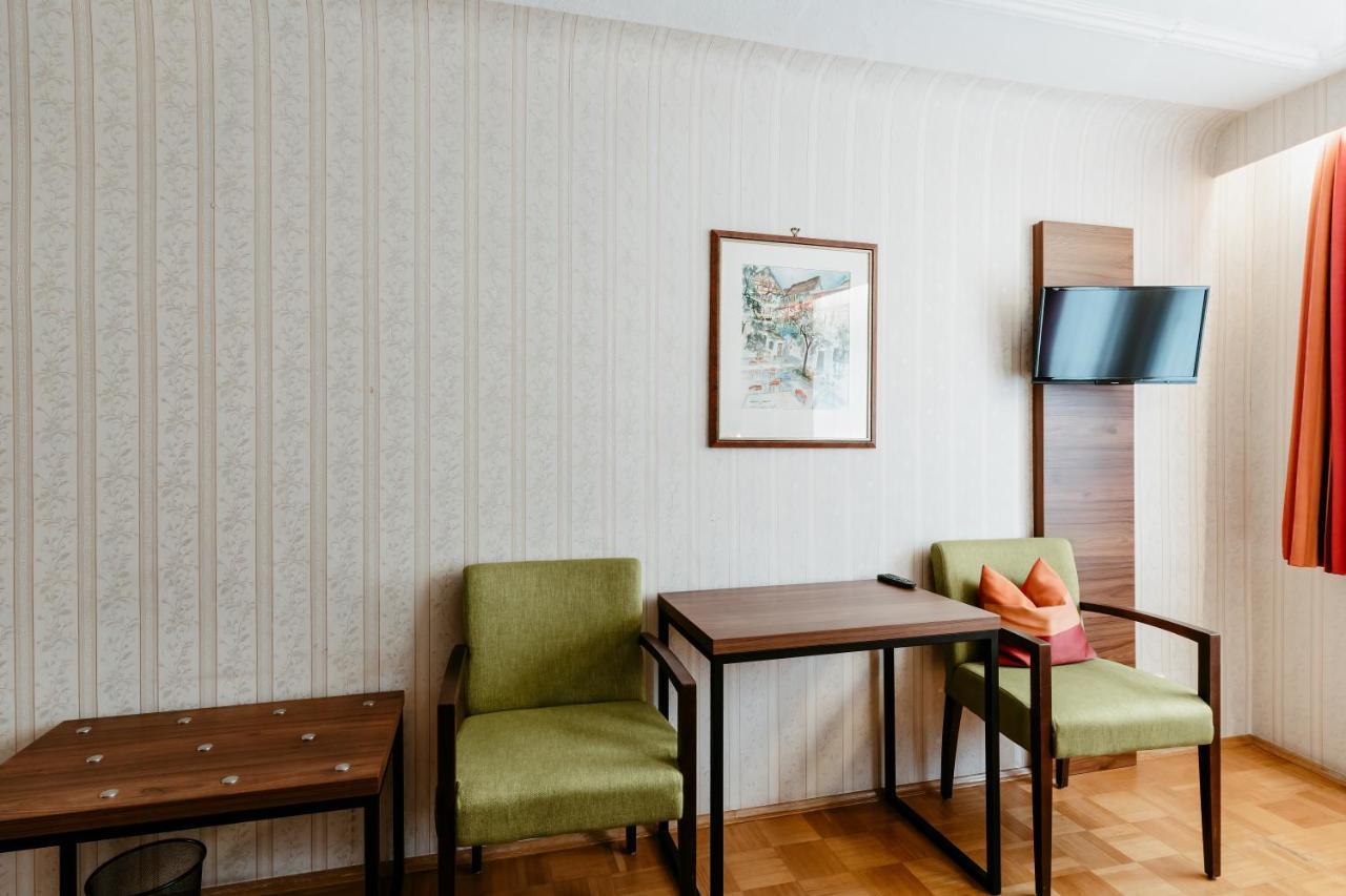 โฮเต็ล-กาสท์โฮฟ โกลเดเนอร์ ไกรเฟิน Hotel โรเทนบวร์ก อ็อบ แดร์เทาเบอร์ ภายนอก รูปภาพ