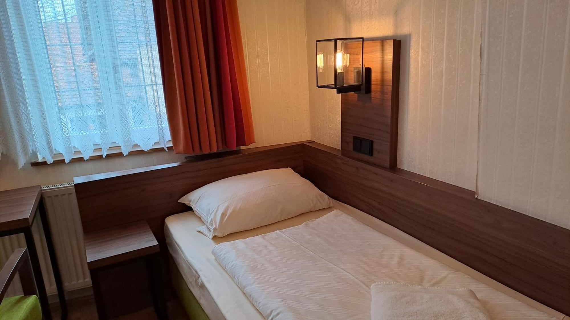 โฮเต็ล-กาสท์โฮฟ โกลเดเนอร์ ไกรเฟิน Hotel โรเทนบวร์ก อ็อบ แดร์เทาเบอร์ ห้อง รูปภาพ