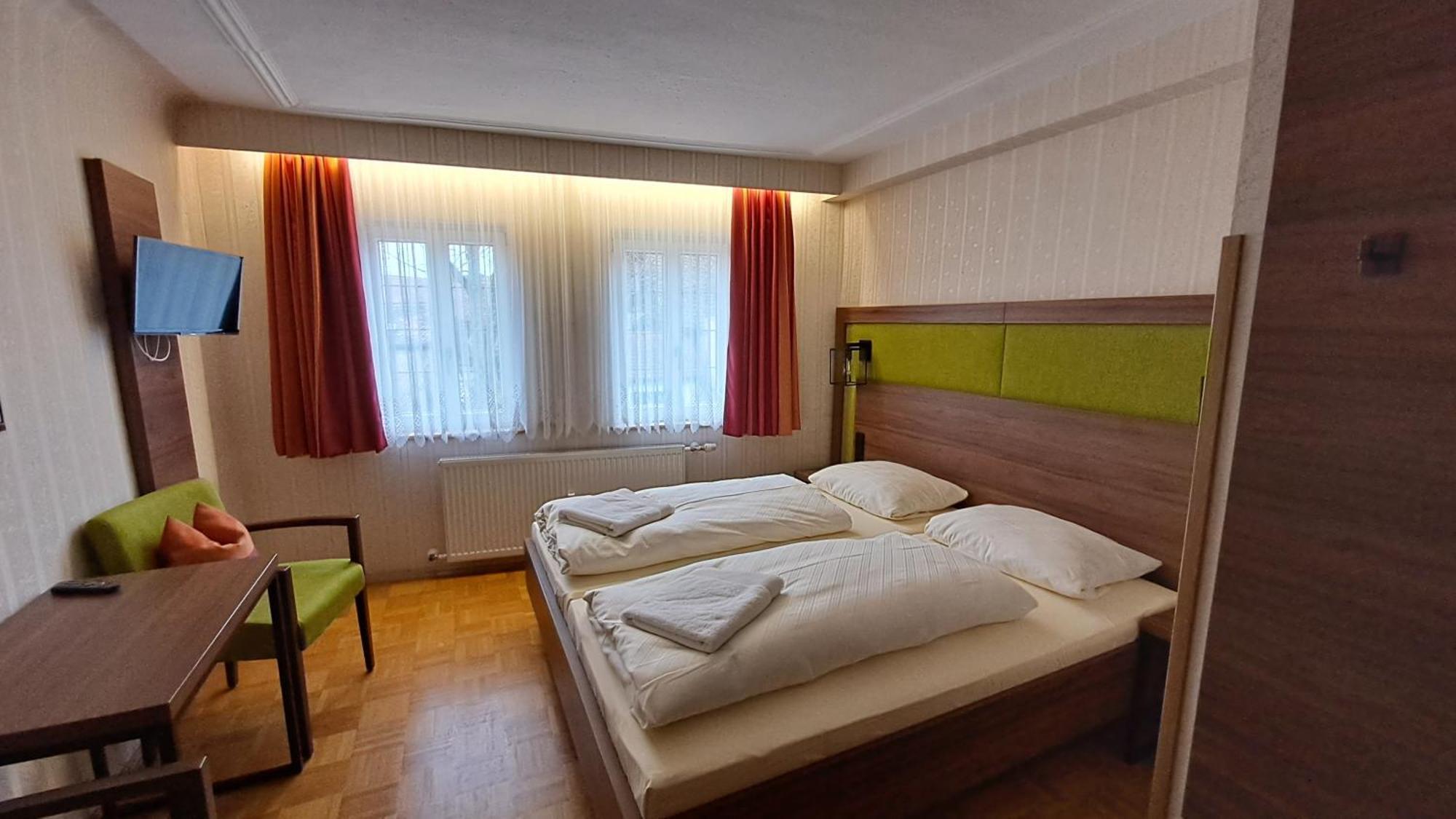โฮเต็ล-กาสท์โฮฟ โกลเดเนอร์ ไกรเฟิน Hotel โรเทนบวร์ก อ็อบ แดร์เทาเบอร์ ห้อง รูปภาพ